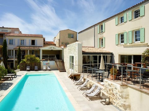 Property building, Balcony/Terrace, Swimming pool