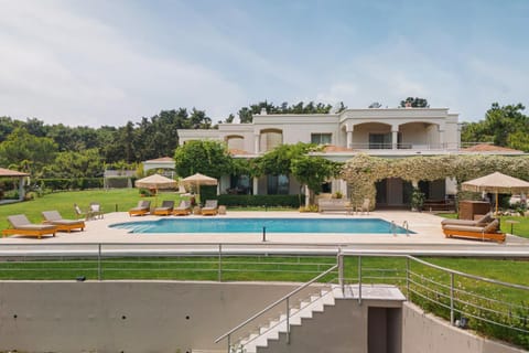 Property building, Sea view, Swimming pool, sunbed