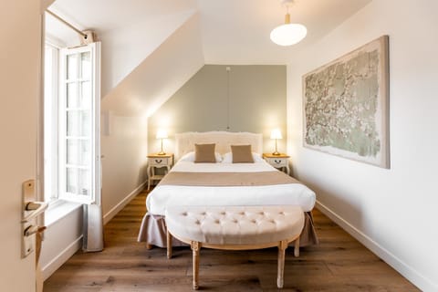 Bed, Photo of the whole room