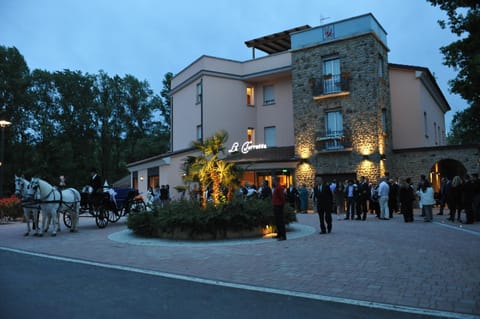 Facade/entrance