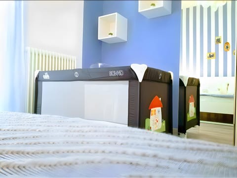 Photo of the whole room, cot