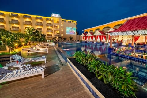 Bird's eye view, Swimming pool