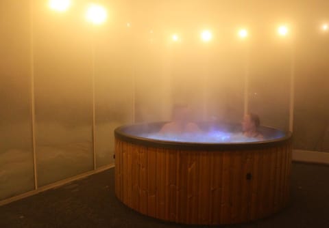 Patio, Natural landscape, Winter, Hot Tub