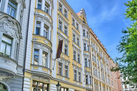 Property building, Facade/entrance
