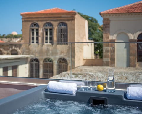 Property building, Hot Tub, Balcony/Terrace