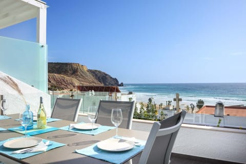 Day, Natural landscape, Balcony/Terrace, Dining area, Beach, Sea view