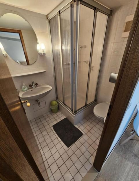 Shower, Bathroom, towels