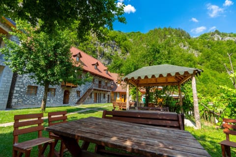Bujtina Berishta Theth Bed and Breakfast in Montenegro