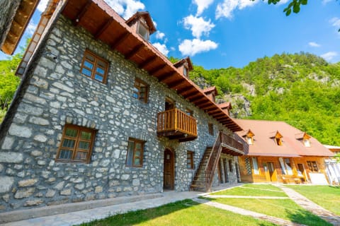 Bujtina Berishta Theth Bed and Breakfast in Montenegro