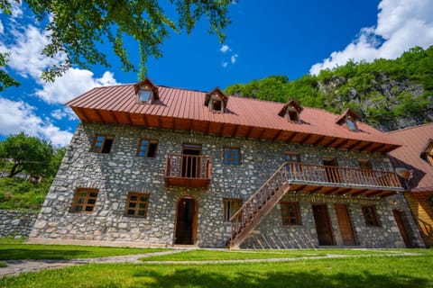 Bujtina Berishta Theth Bed and Breakfast in Montenegro