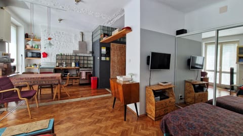 TV and multimedia, Kitchen or kitchenette, Seating area, Dining area