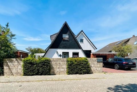 Property building, Street view, Location, Parking