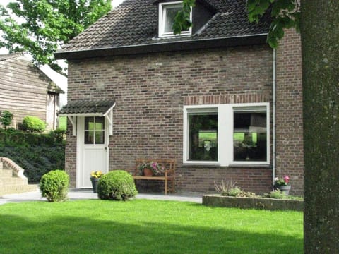 Property building, Facade/entrance, Garden, Garden view