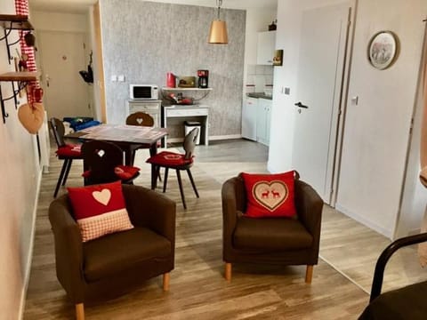 Gite Saint Florent Studio Apartment Parking Privé Apartment in Strasbourg
