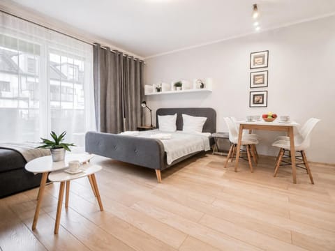 Bed, Living room, Photo of the whole room, Seating area, Dining area