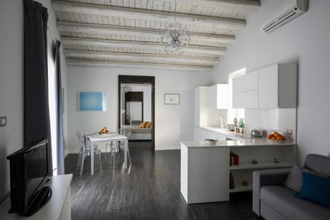 Communal lounge/ TV room, Living room, Dining area, Communal kitchen