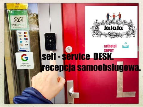 Facade/entrance, Area and facilities