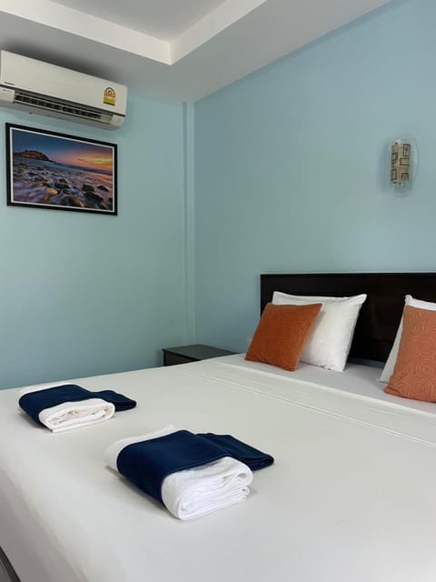 Bed, Photo of the whole room, Bedroom, towels, air conditioner