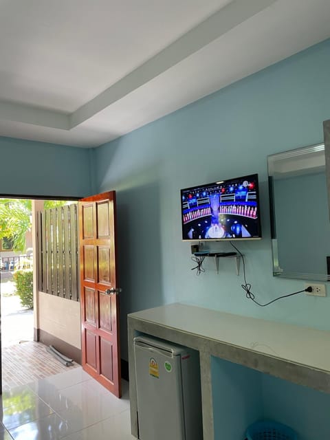 TV and multimedia, Photo of the whole room, minibar