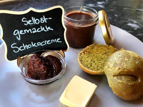 Food and drinks, Food, Breakfast, Continental breakfast