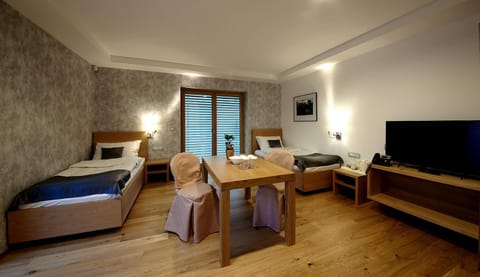 Bed, Photo of the whole room, Evening entertainment, Bedroom