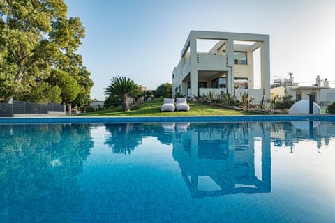 Property building, Day, Swimming pool