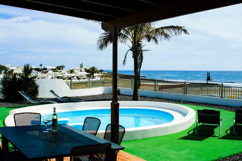 BBQ facilities, Garden, Balcony/Terrace, Dining area, Sea view, Swimming pool