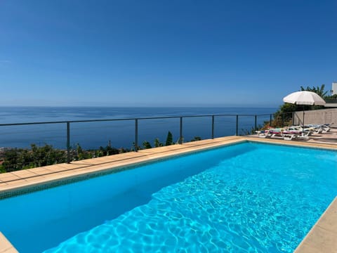 Pool view, Sea view, Swimming pool, Swimming pool, sunbed, sunbed