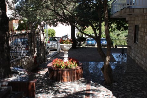 Location, children, Family