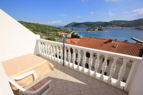 Balcony/Terrace, children, Family