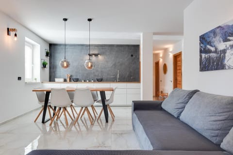 Dining area, kitchen