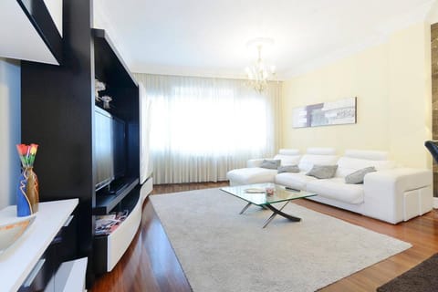 Staff, People, Children play ground, TV and multimedia, Living room, Lounge or bar, Decorative detail, Dining area, Cycling, Guests, Sports, children, young children, older children, group of guests, Family
