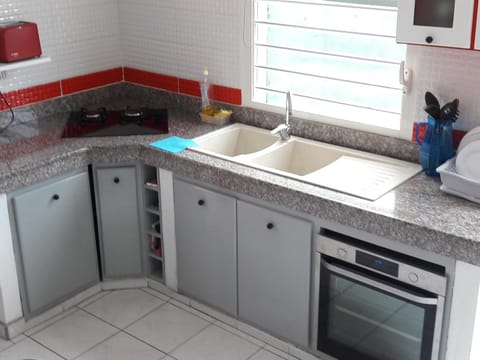 Coffee/tea facilities, dishwasher, minibar, pet friendly, stove