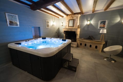 Hot Tub, Spa and wellness centre/facilities, Internal: Not applicable to any particular room