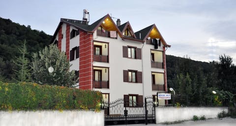 Facade/entrance, Garden, View (from property/room), Balcony/Terrace, Decorative detail, Garden view, Mountain view