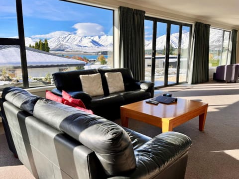 Winter, Living room, Seating area