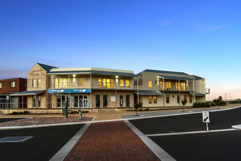 Property building, Balcony/Terrace, Street view, Street view