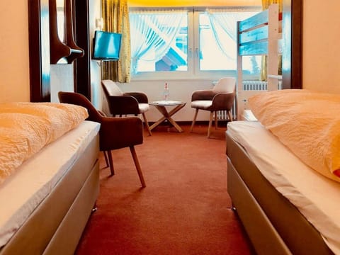 Bed, TV and multimedia, Bedroom