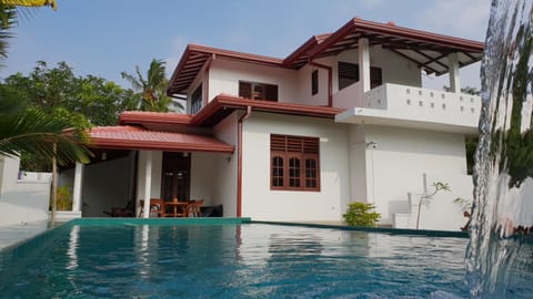 Facade/entrance, Garden, Balcony/Terrace, Garden view, Pool view, Swimming pool, Swimming pool