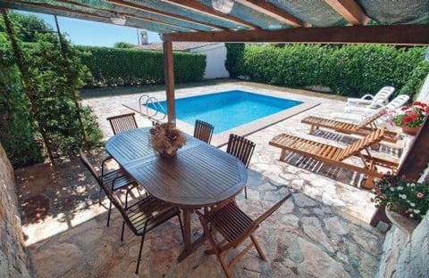 Swimming pool, Swimming pool
