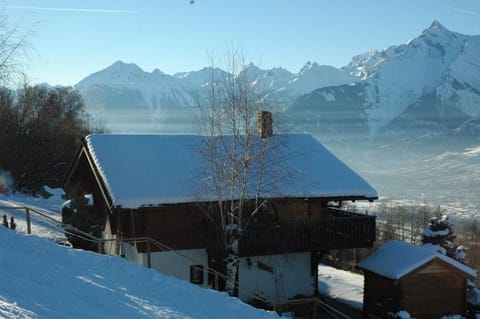 Facade/entrance, Skiing
