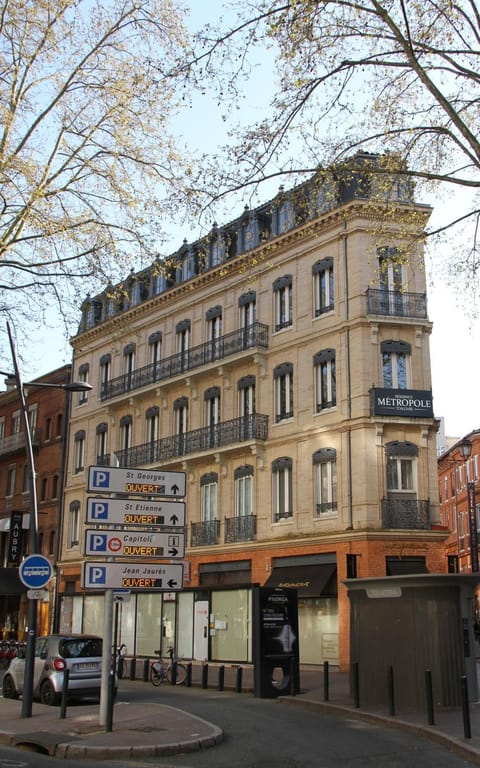 Facade/entrance