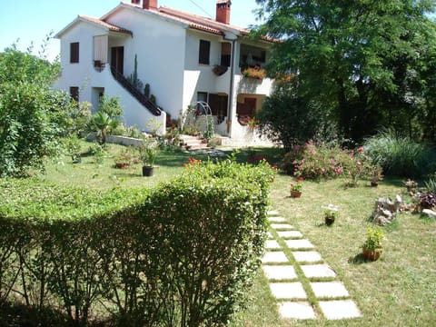 Facade/entrance, Spring, Summer, On site