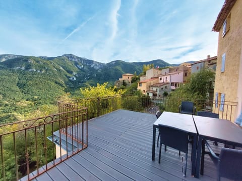 Property building, Patio, Day, Natural landscape, Balcony/Terrace, Mountain view