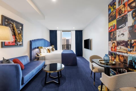 Bed, TV and multimedia, Living room, Photo of the whole room, Dining area, Bedroom, hair dresser