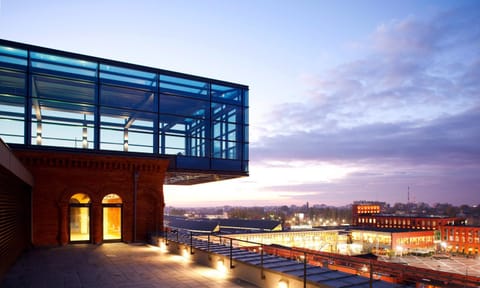 Property building, View (from property/room), Balcony/Terrace, City view, Area and facilities, Swimming pool