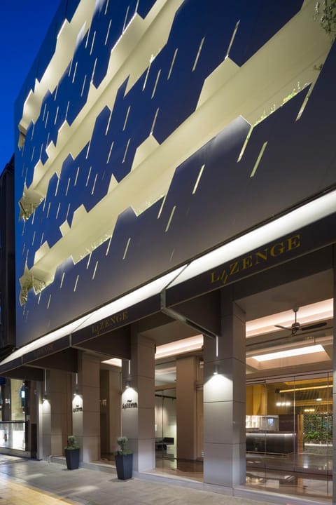 Facade/entrance