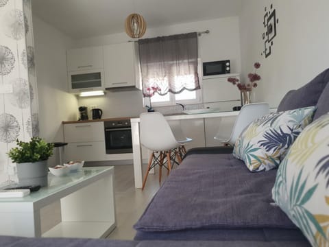 Kitchen or kitchenette, Living room, Seating area