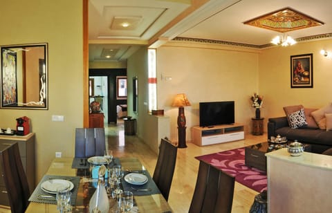 Communal lounge/ TV room, Living room, Dining area