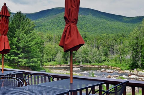 Restaurant/places to eat, Balcony/Terrace, Mountain view, River view